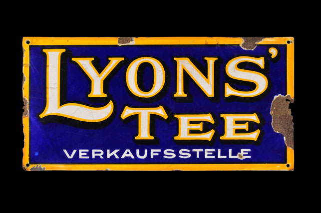 Lyons' Tee 